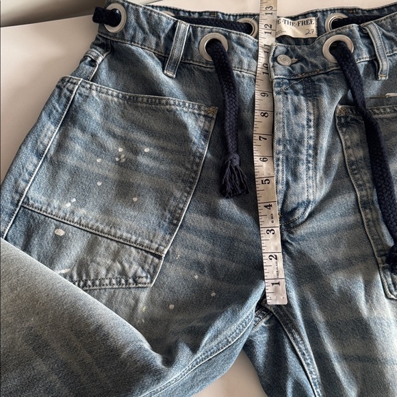 We The Free Moxie Low Slung Pull-on Barrel Faded Timeless Blue Jeans size 27 - Picture 6 of 8